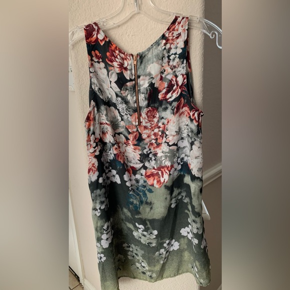 3 Medium tops. Good condition. (T5) - Picture 4 of 6